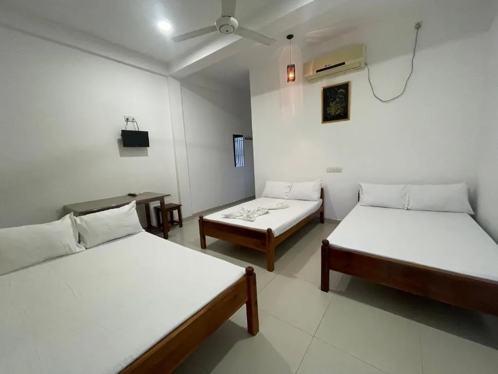 Double Room โ Rathna Holiday Resort